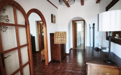 Spacious villa with guest apartment within short distance of the center of Altea la Vella.